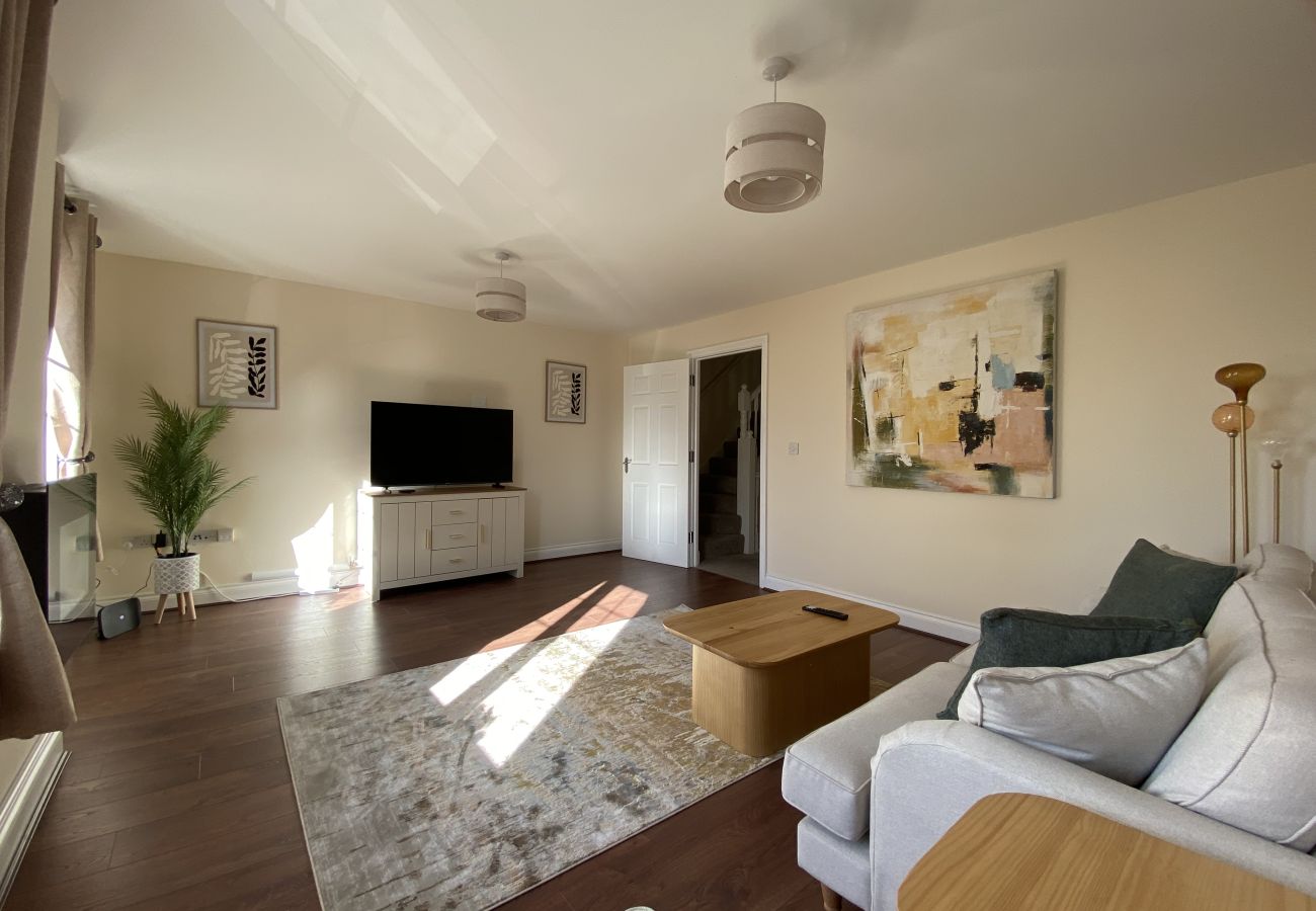 House in Maidenhead - Modern 5-Bedroom House in Maidenhead
