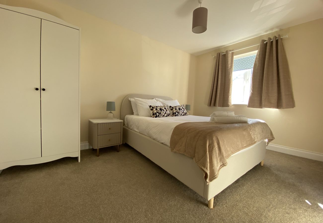 House in Maidenhead - Modern 5-Bedroom House in Maidenhead