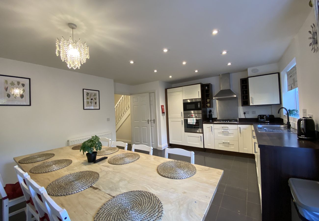 House in Maidenhead - Modern 5-Bedroom House in Maidenhead