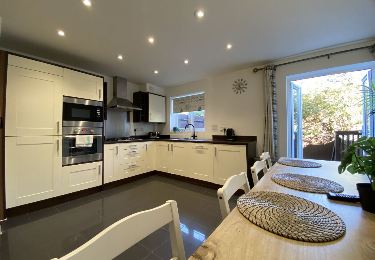 House in Maidenhead - Modern 5-Bedroom House in Maidenhead