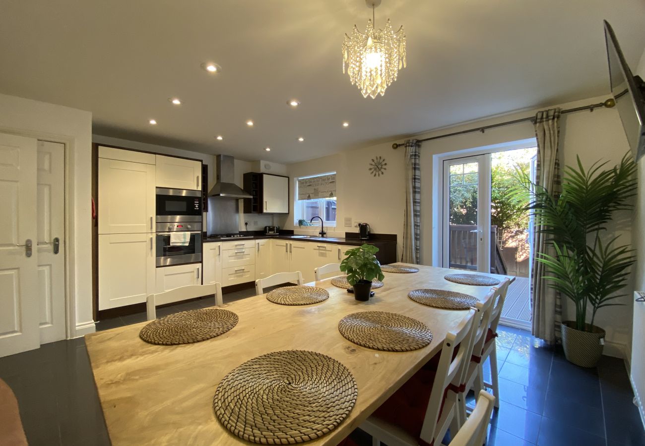 House in Maidenhead - Modern 5-Bedroom House in Maidenhead