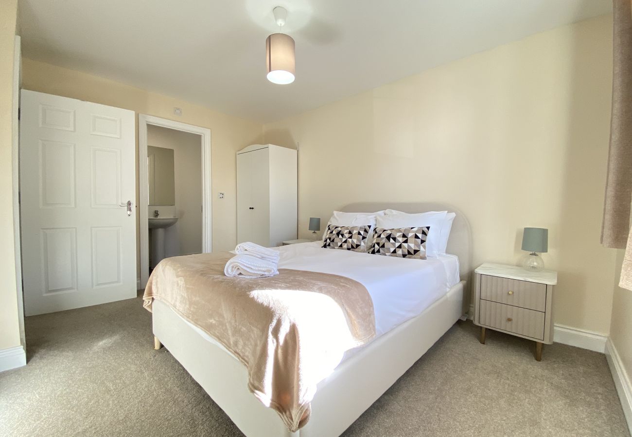 House in Maidenhead - Modern 5-Bedroom House in Maidenhead