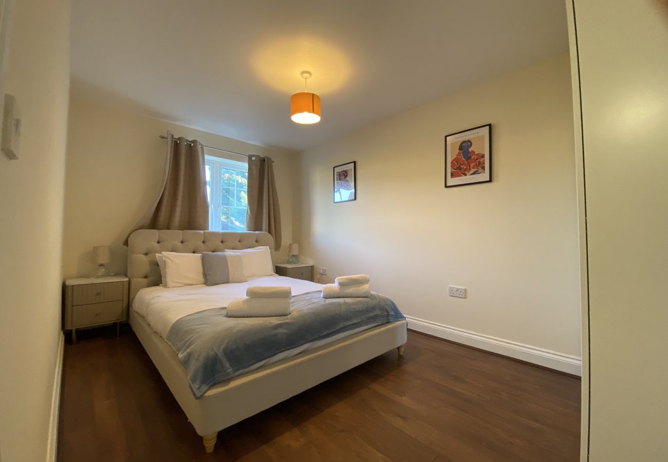 House in Maidenhead - Modern 5-Bedroom House in Maidenhead