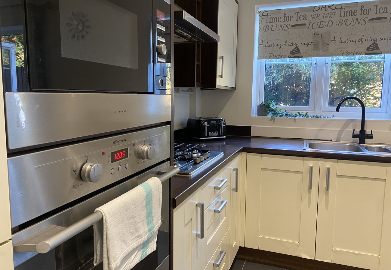 House in Maidenhead - Modern 5-Bedroom House in Maidenhead