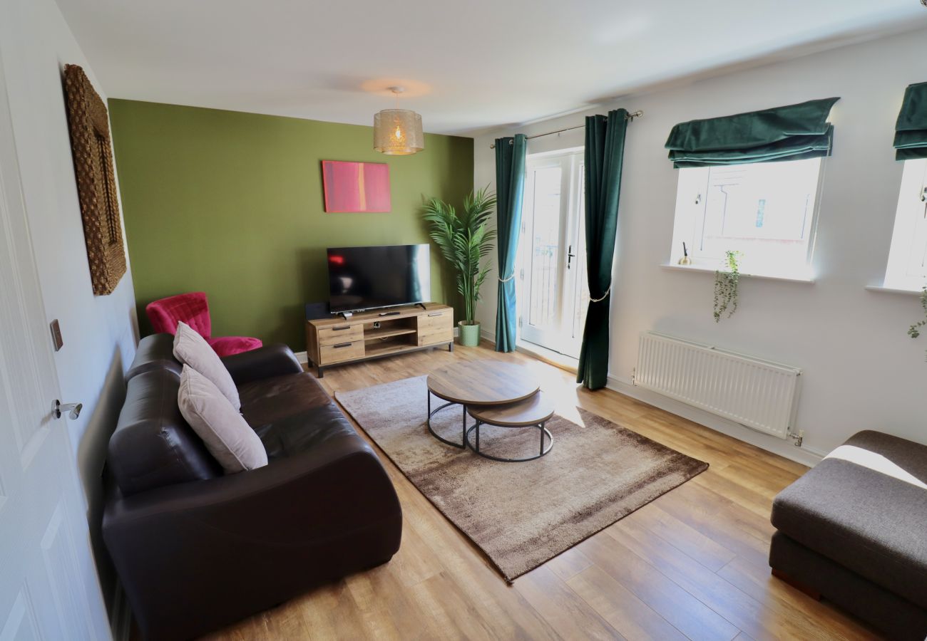 House in Bracknell - Spacious 4-Bed Home in Bracknell