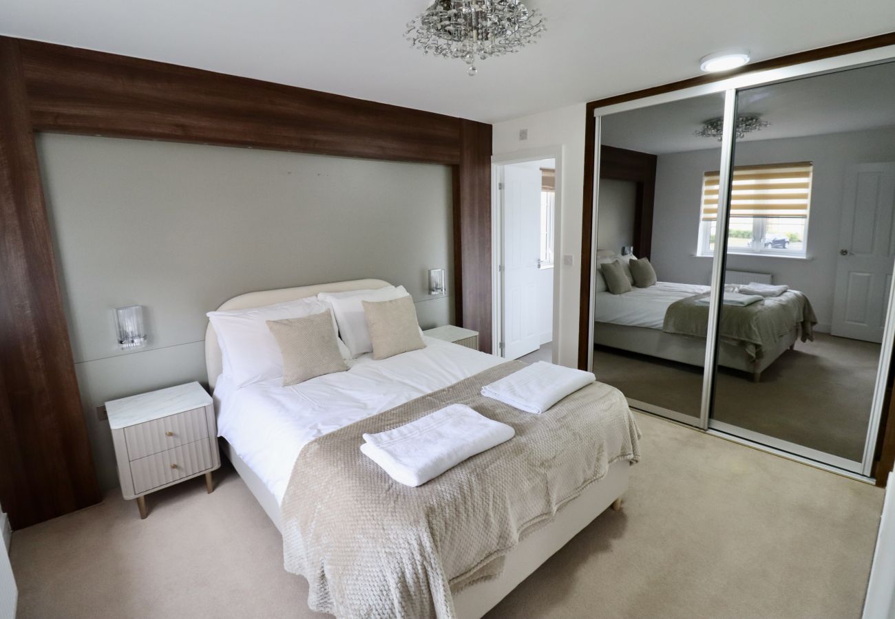 House in Langley - Spacious 5 Bedroom Home in Langley