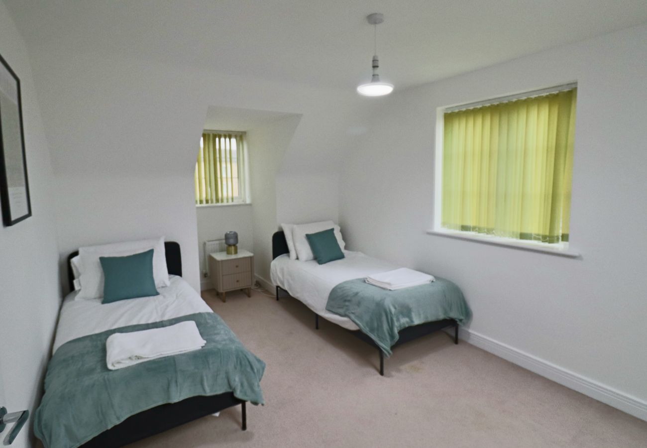 House in Langley - Spacious 5 Bedroom Home in Langley