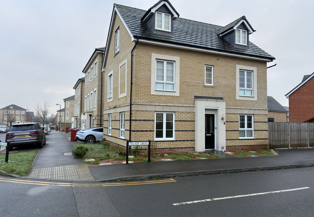 House in Langley - Spacious 5 Bedroom Home in Langley