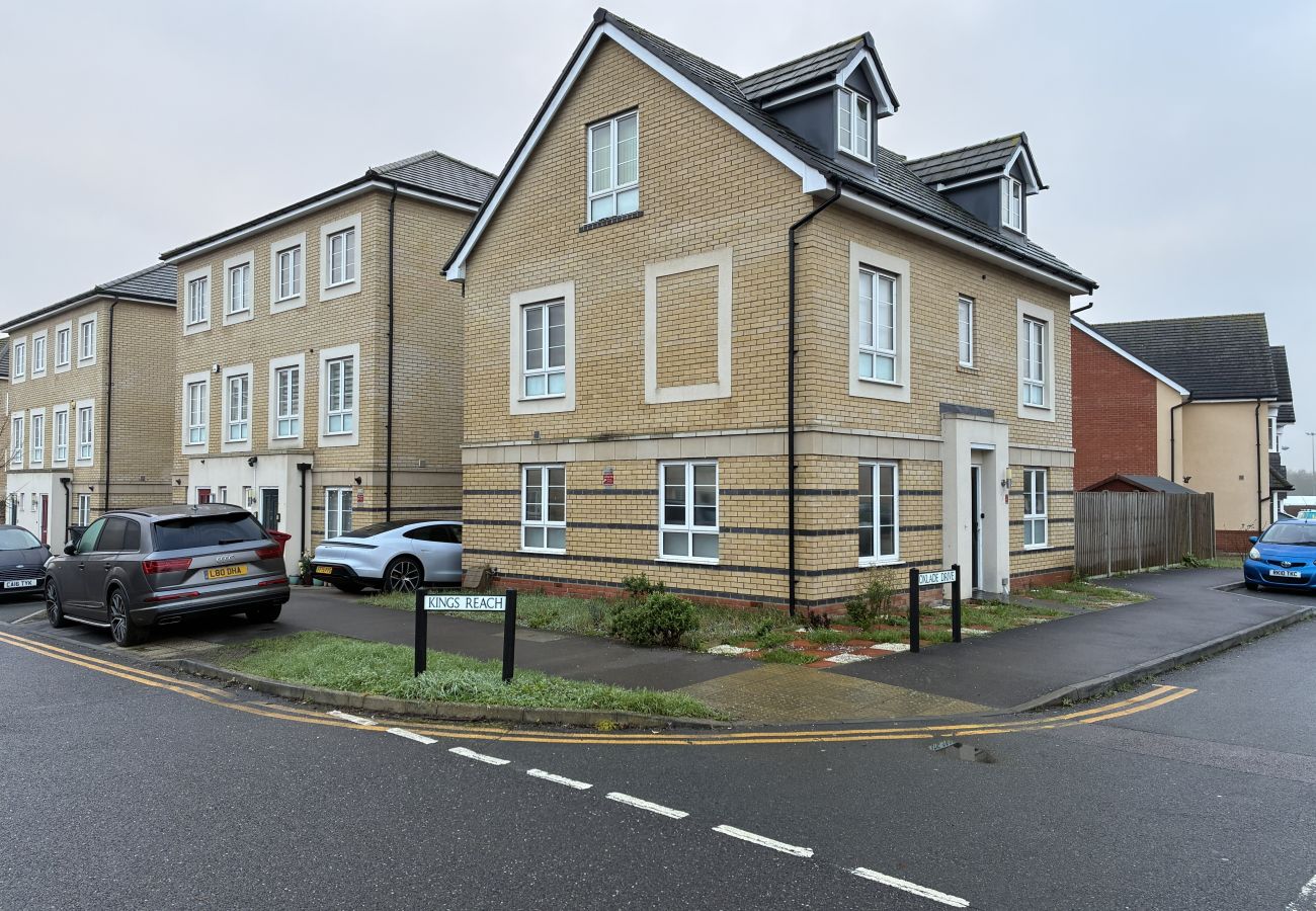 House in Langley - Spacious 5 Bedroom Home in Langley