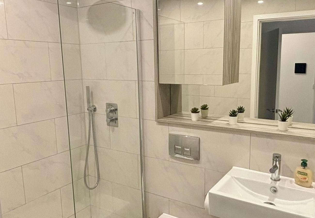 Apartment in Bracknell - Modern 2-Bed Apartment in Blu Bracknell