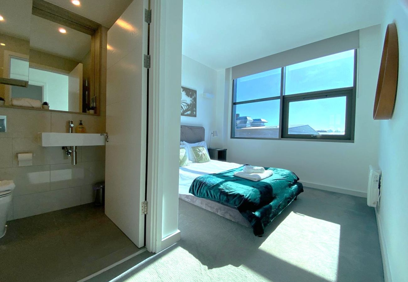 Apartment in Bracknell - Modern 2-Bed Apartment in Blu Bracknell