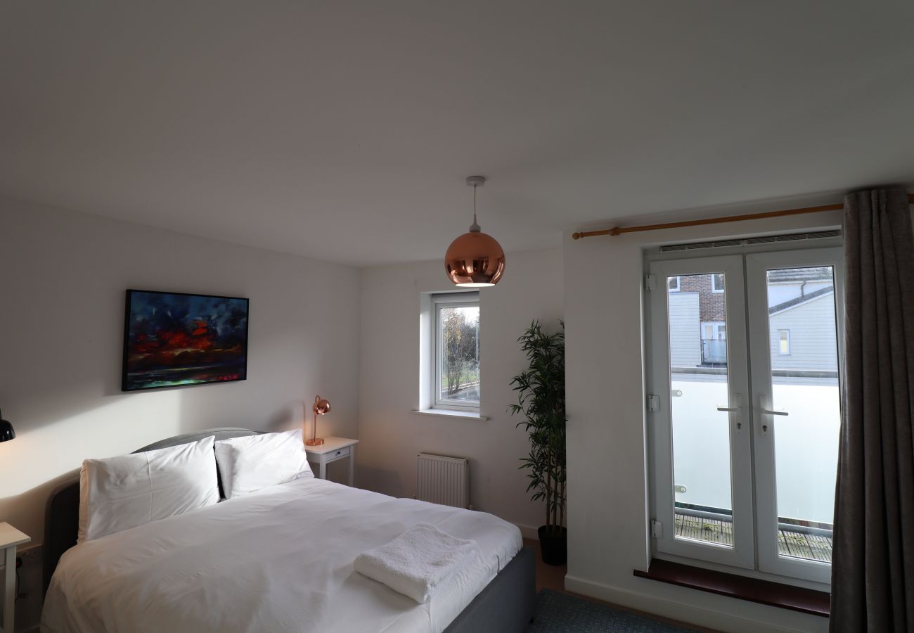 House in Addlestone - Stylish Four Bedroom House in Addlestone