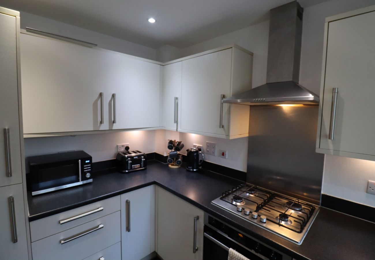 House in Addlestone - Stylish Four Bedroom House in Addlestone