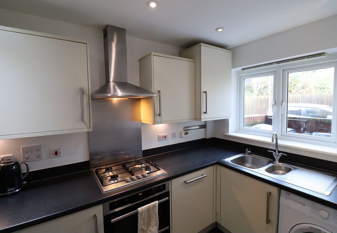 House in Addlestone - Stylish Four Bedroom House in Addlestone