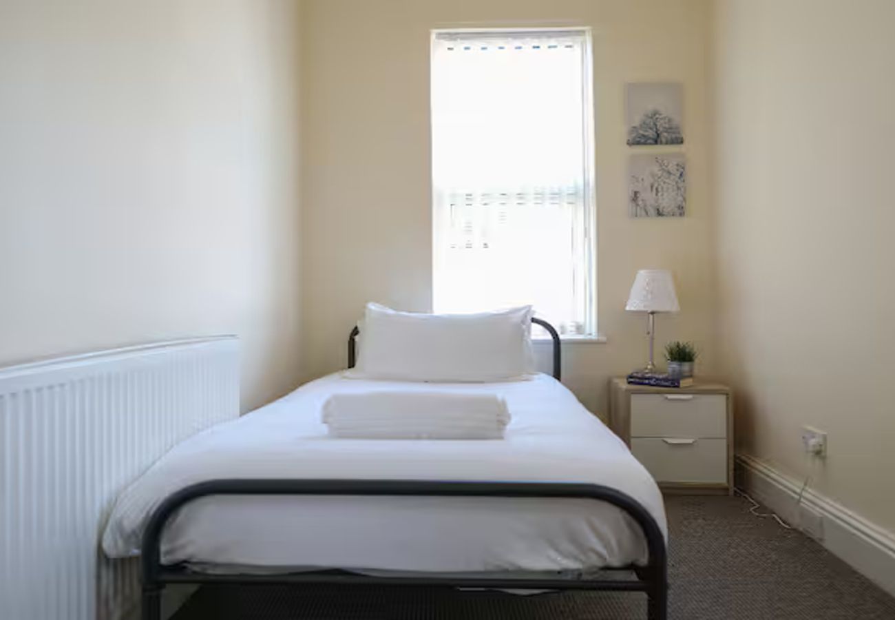 Apartment in Stockport - Amazing 4 Bedroom House in Edgeley