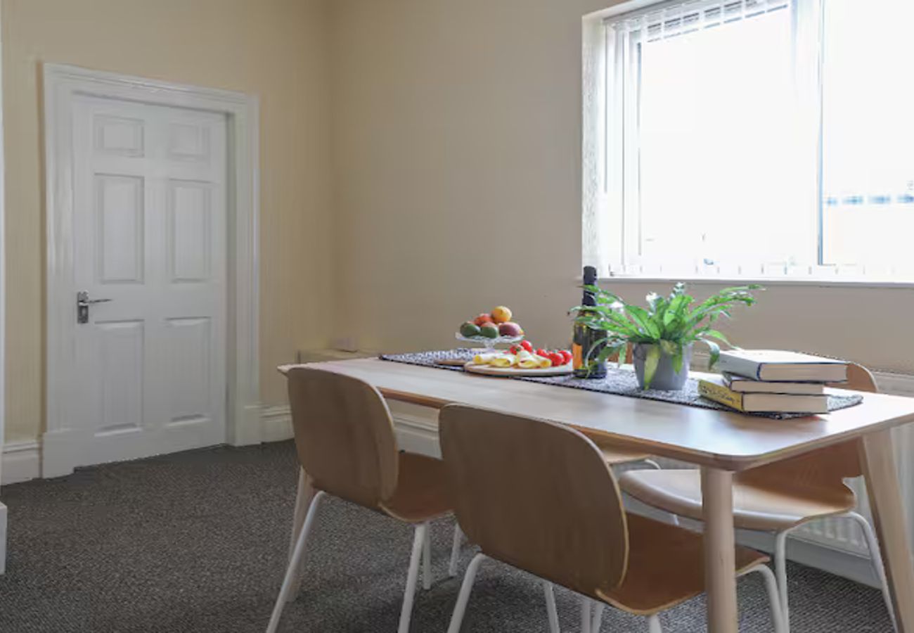 Apartment in Stockport - Amazing 4 Bedroom House in Edgeley