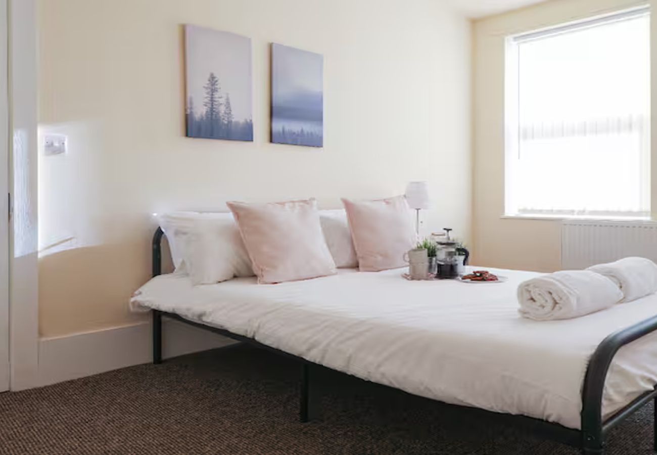 Apartment in Stockport - Amazing 4 Bedroom House in Edgeley