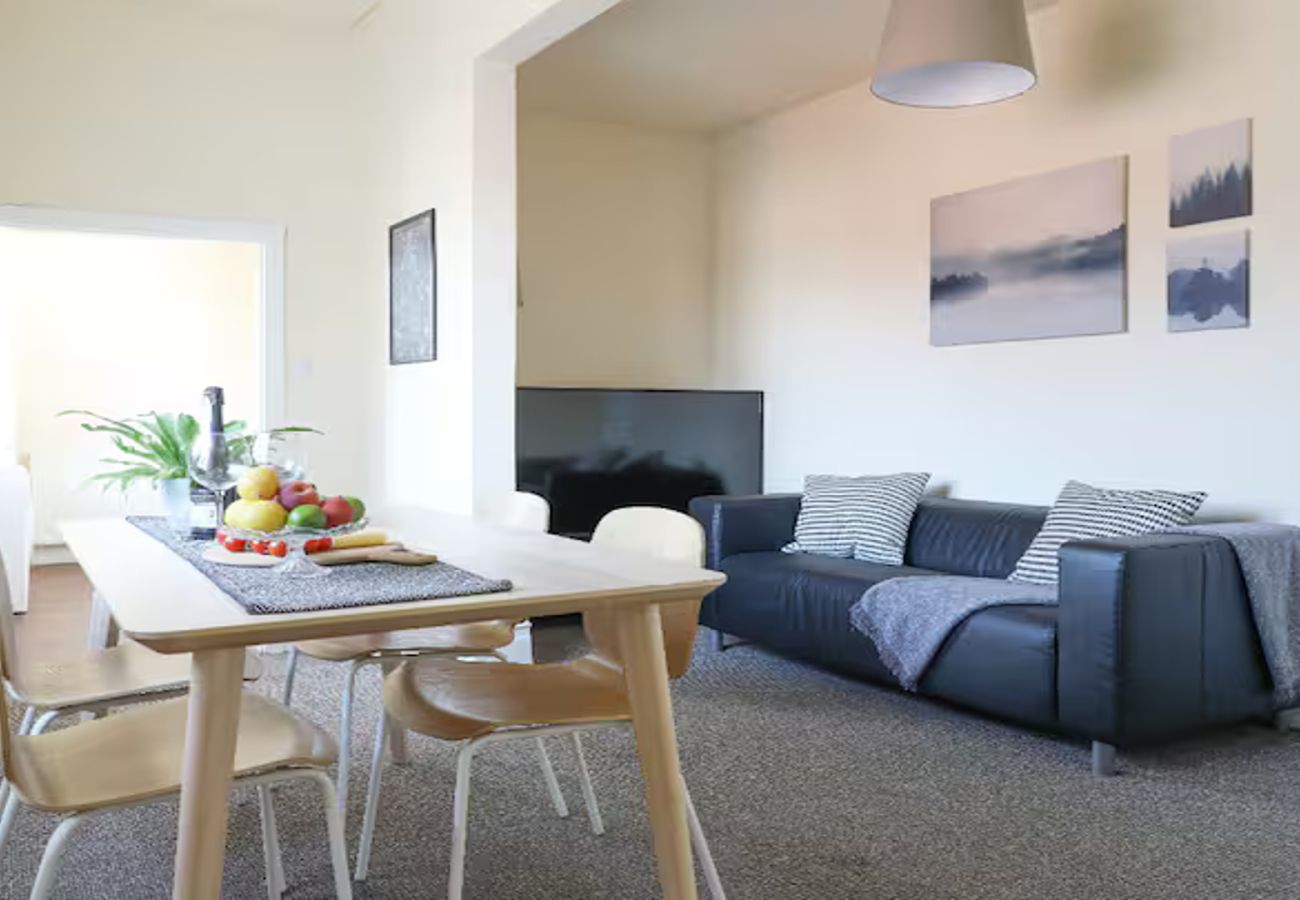 Apartment in Stockport - Amazing 4 Bedroom House in Edgeley