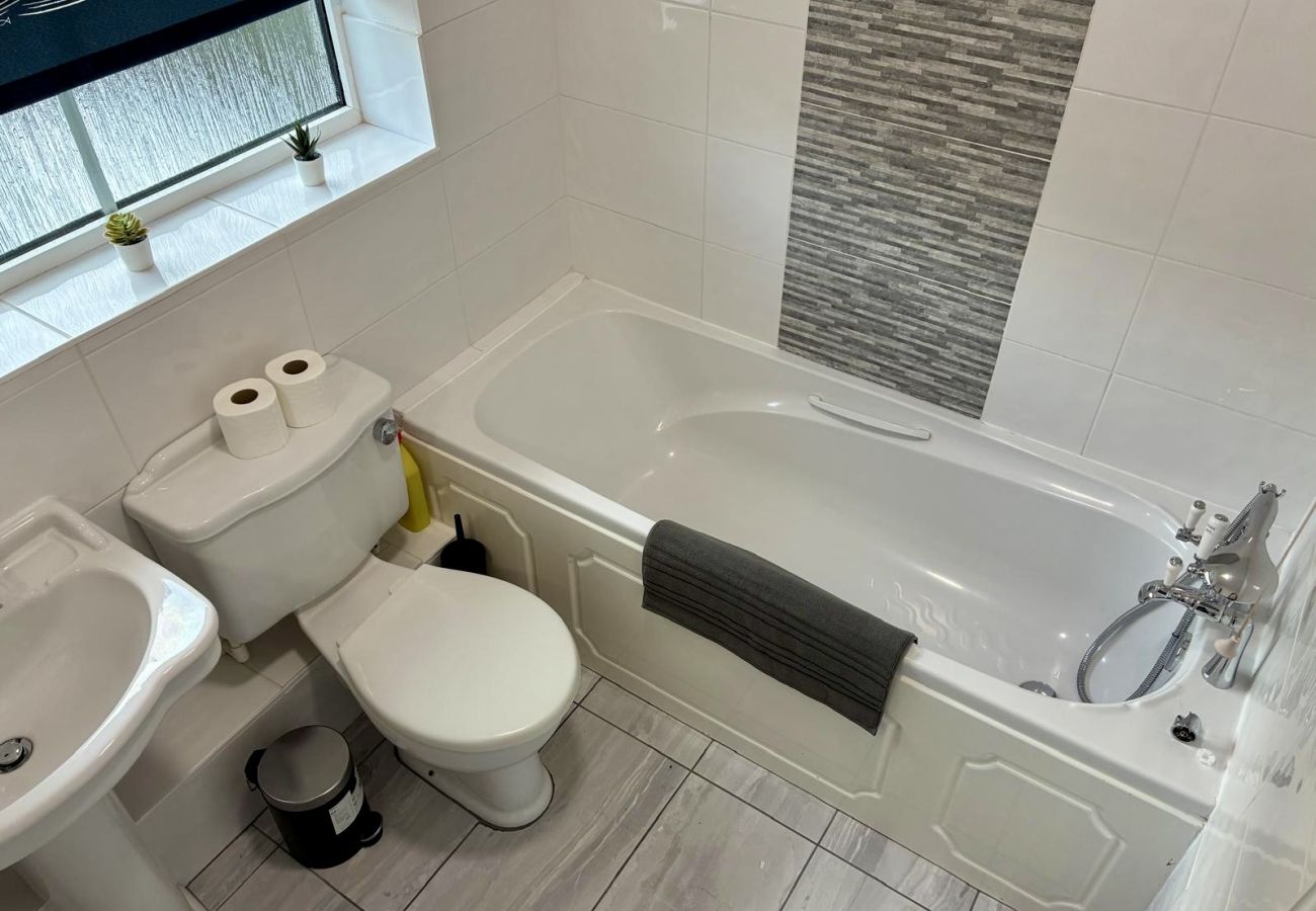 House in Andover - Great Parking and Spacious 3 Bedroom Home Andover