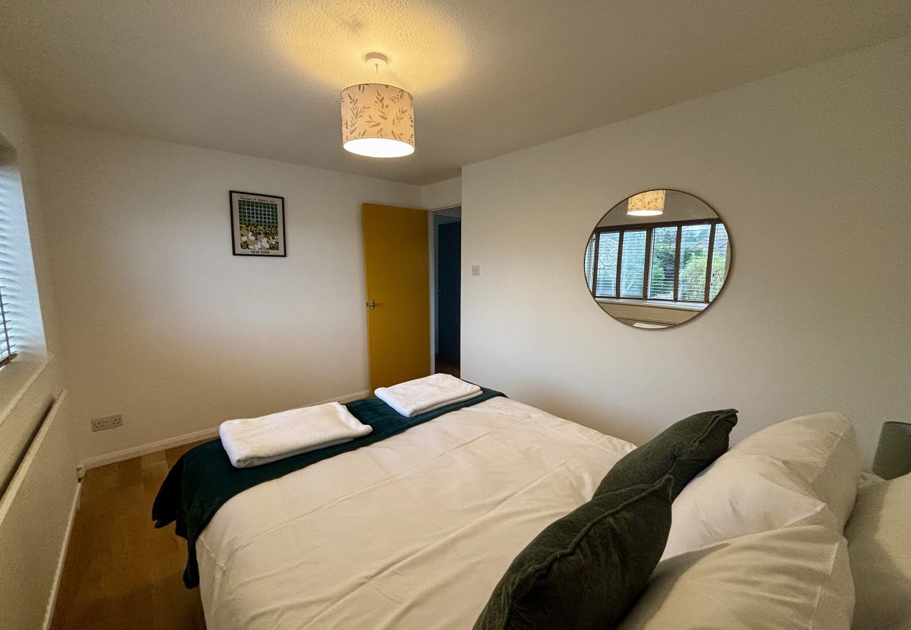 House in Ascot - Spacious 4-Bed Home in Ascot