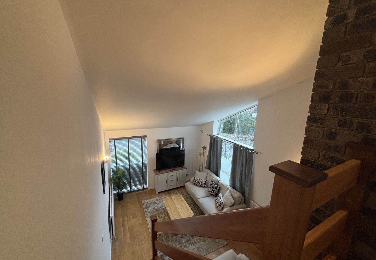 House in Ascot - Spacious 4-Bed Home in Ascot