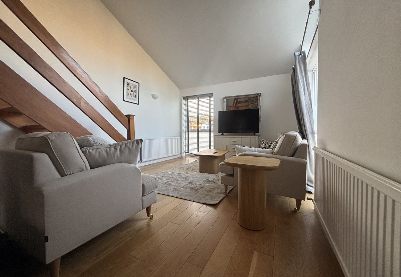 House in Ascot - Spacious 4-Bed Home in Ascot