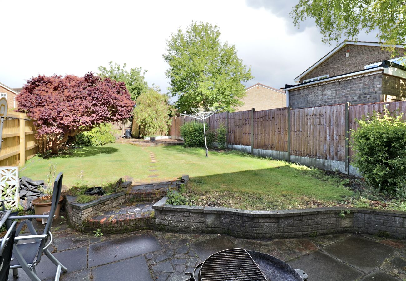 House in Ascot - Ascot Racecourse 4-Bed Home (Walking Distance)