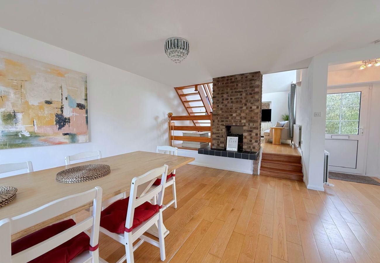 House in Ascot - Ascot Racecourse 4-Bed Home (Walking Distance)