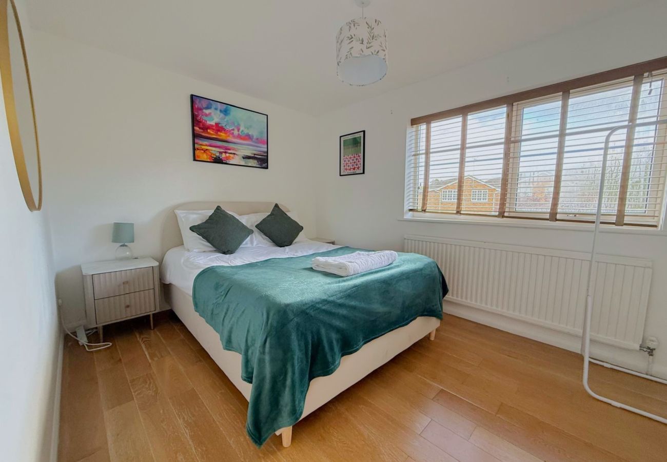 House in Ascot - Ascot Racecourse 4-Bed Home (Walking Distance)