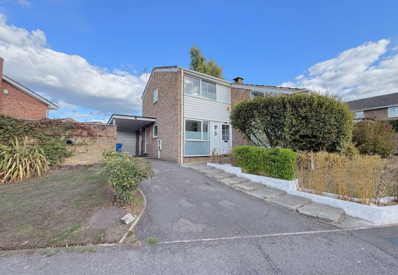 House in Ascot - Ascot Racecourse 4-Bed Home (Walking Distance)