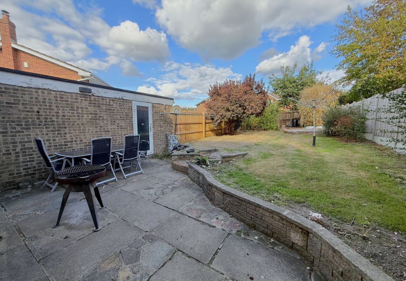 House in Ascot - Ascot Racecourse 4-Bed Home (Walking Distance)