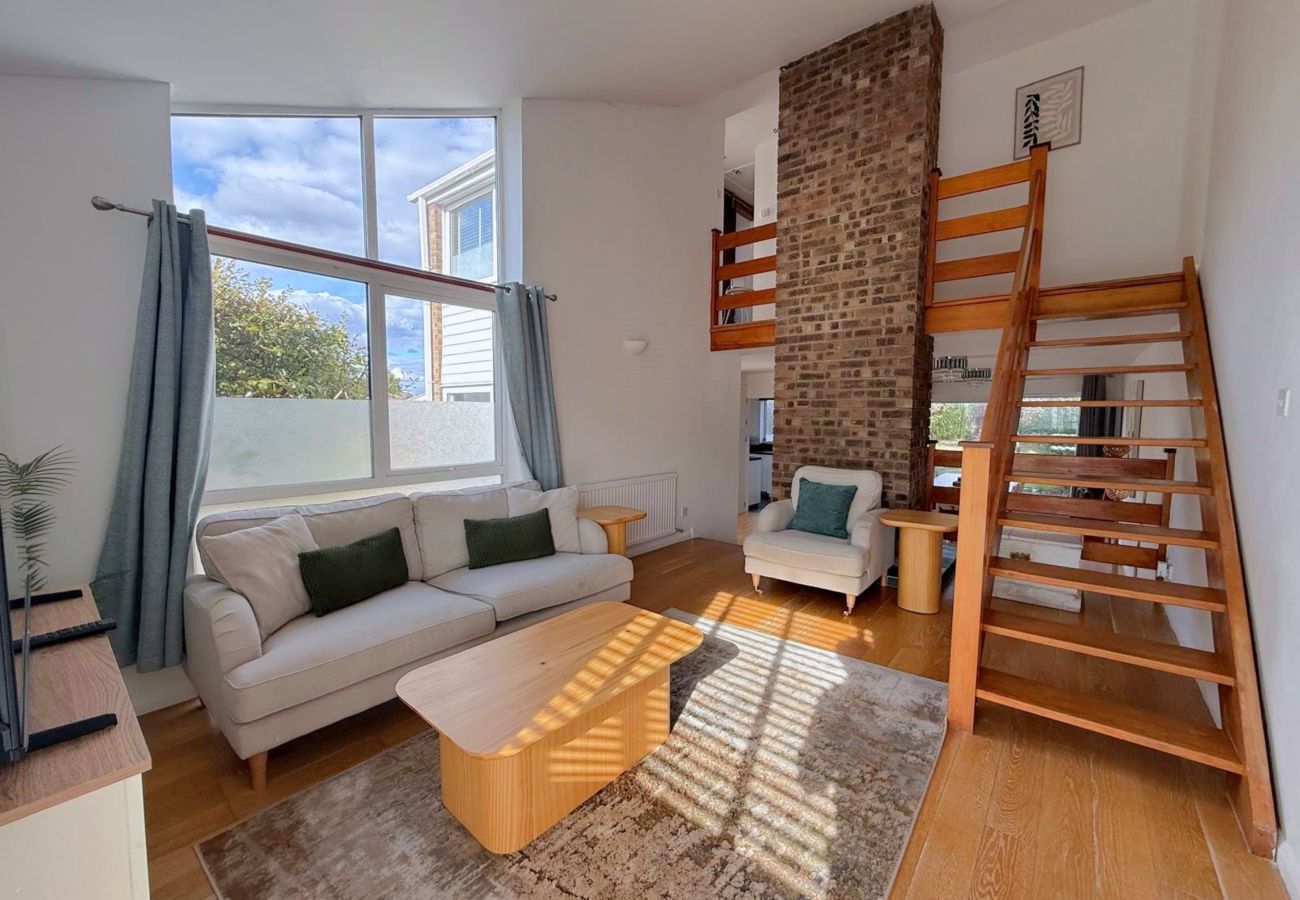 House in Ascot - Ascot Racecourse 4-Bed Home (Walking Distance)