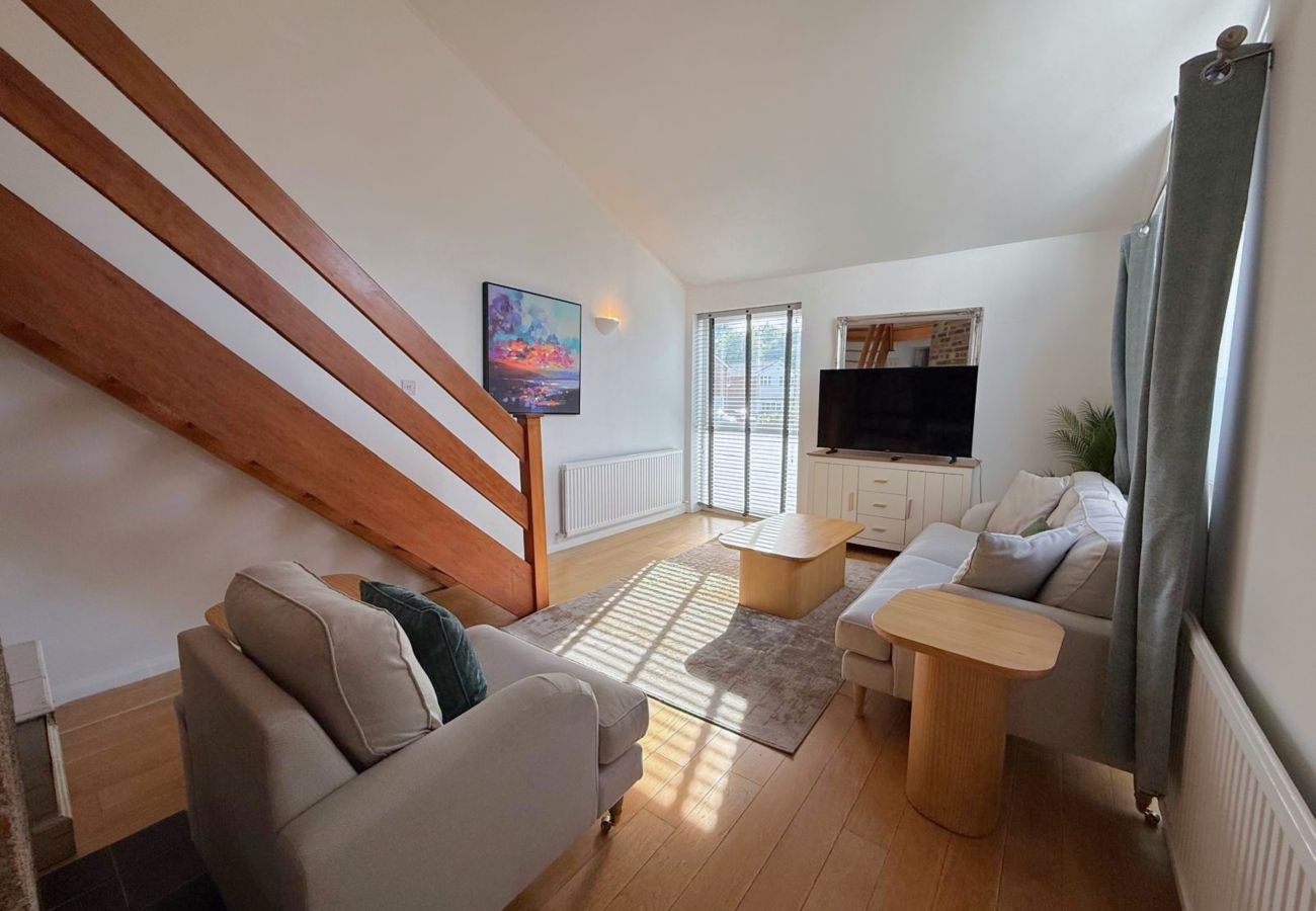House in Ascot - Ascot Racecourse 4-Bed Home (Walking Distance)