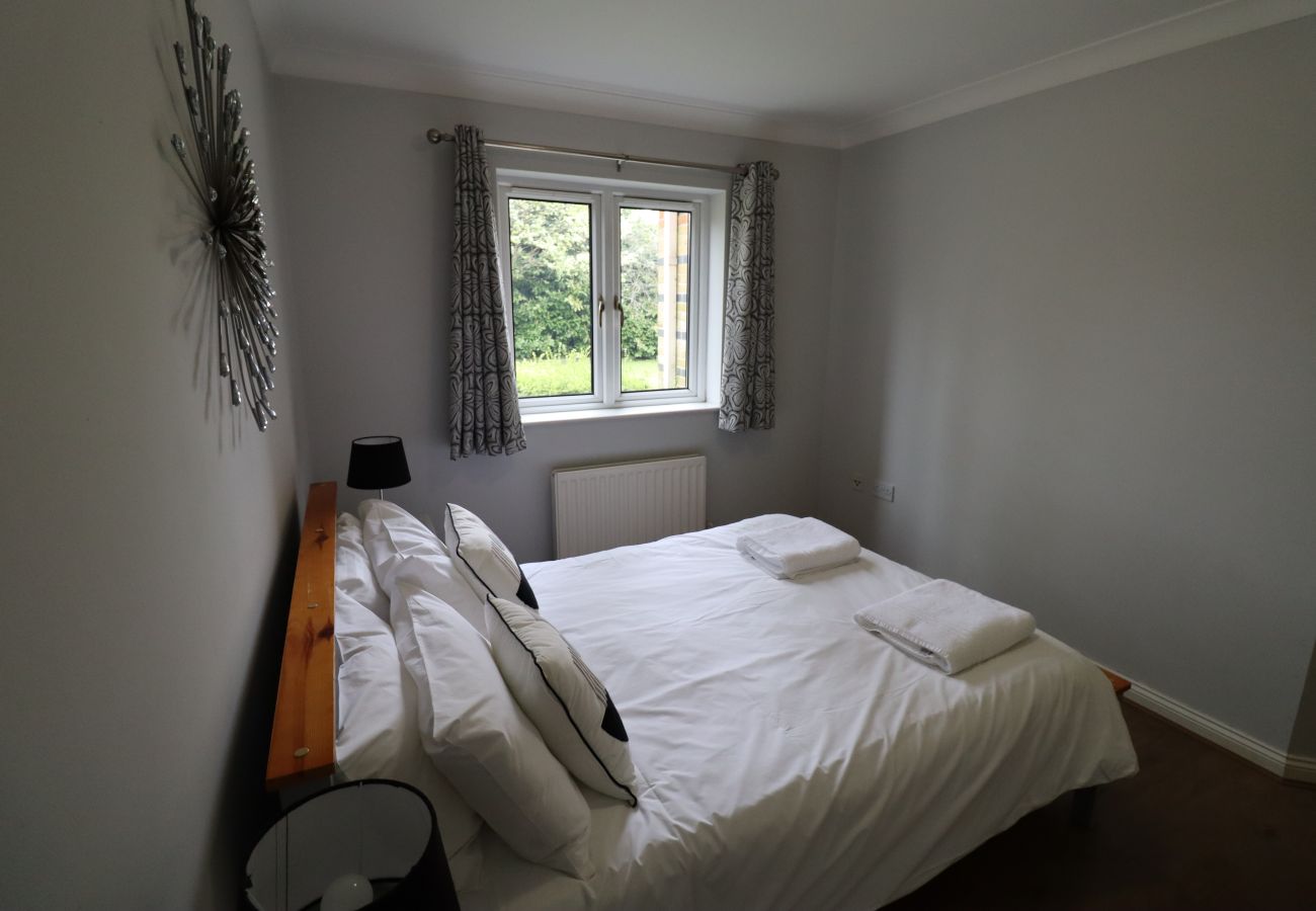 Apartment in Bracknell - Bracknell 2 Bed Apartment with Parking