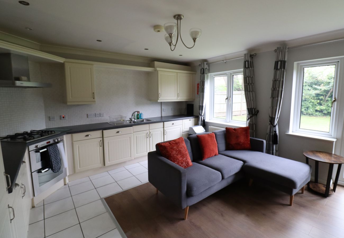 Apartment in Bracknell - Bracknell 2 Bed Apartment with Parking