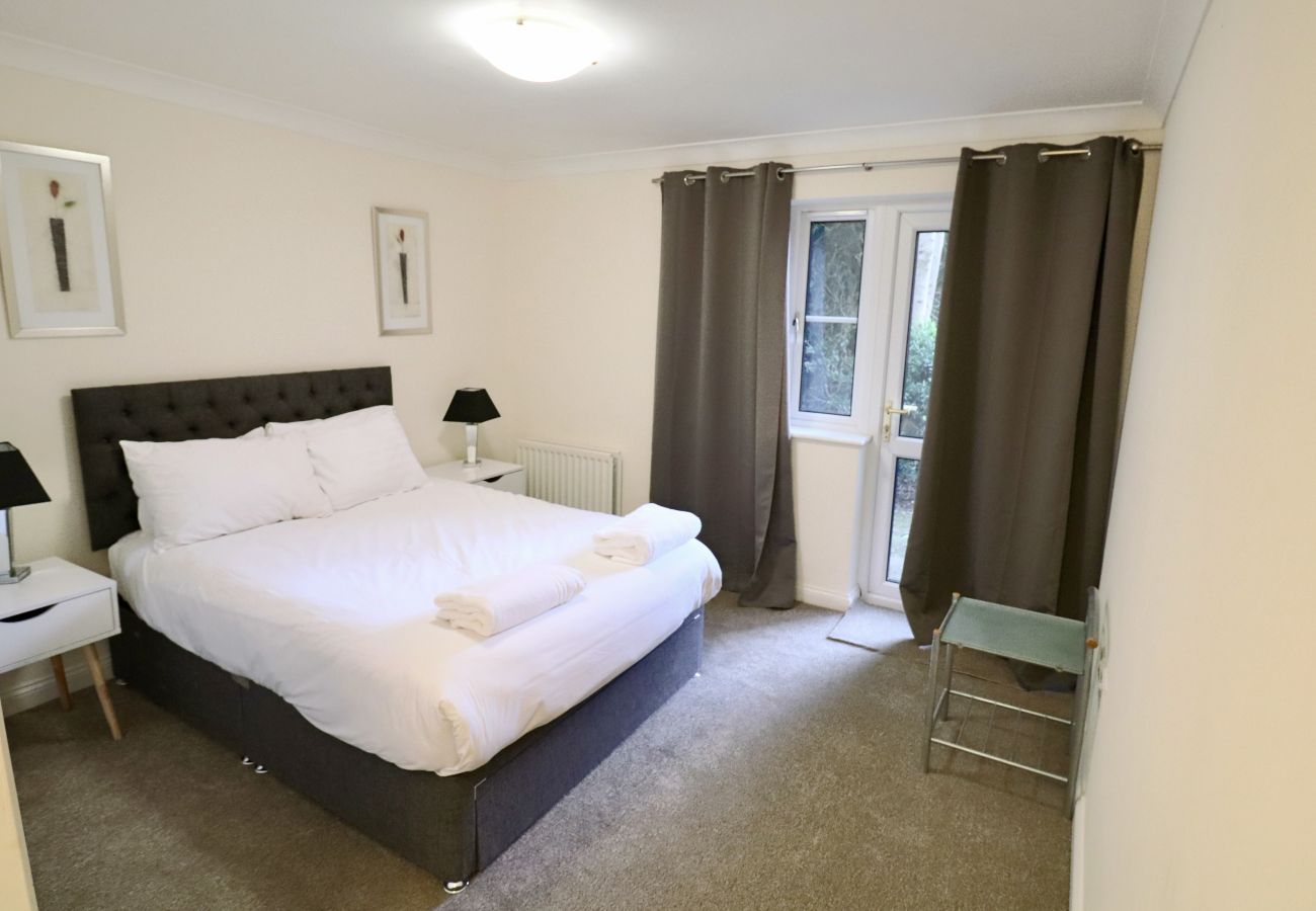 Apartment in Bracknell - Bracknell 2 Bed Apartment with Parking