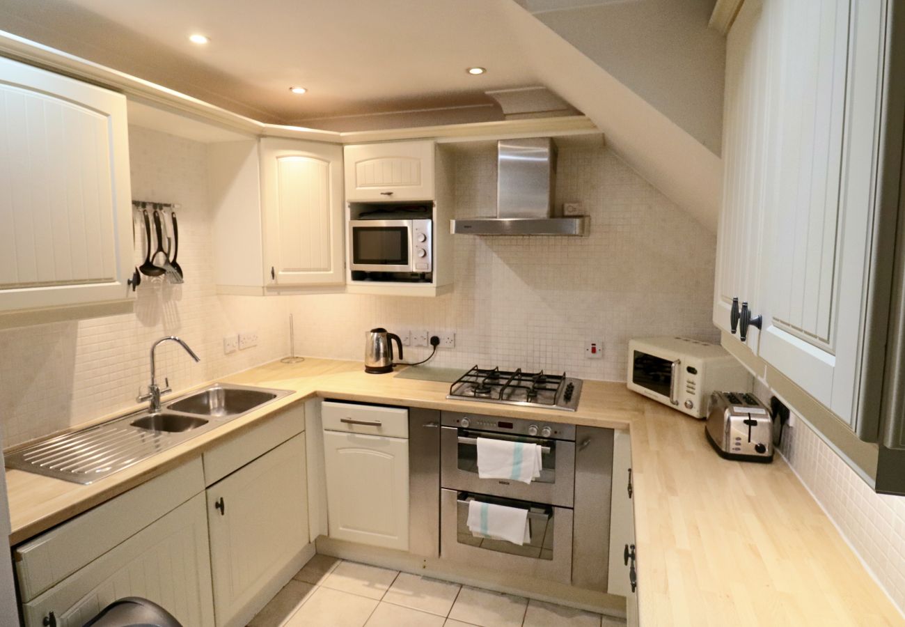 Apartment in Bracknell - Bracknell 2 Bed Apartment with Parking