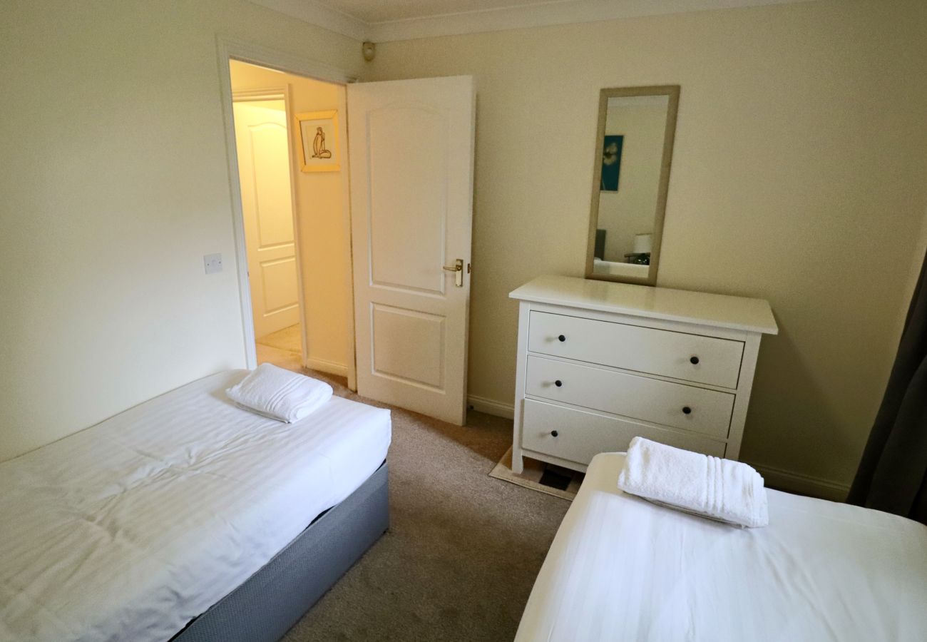 Apartment in Bracknell - Bracknell 2 Bed Apartment with Parking