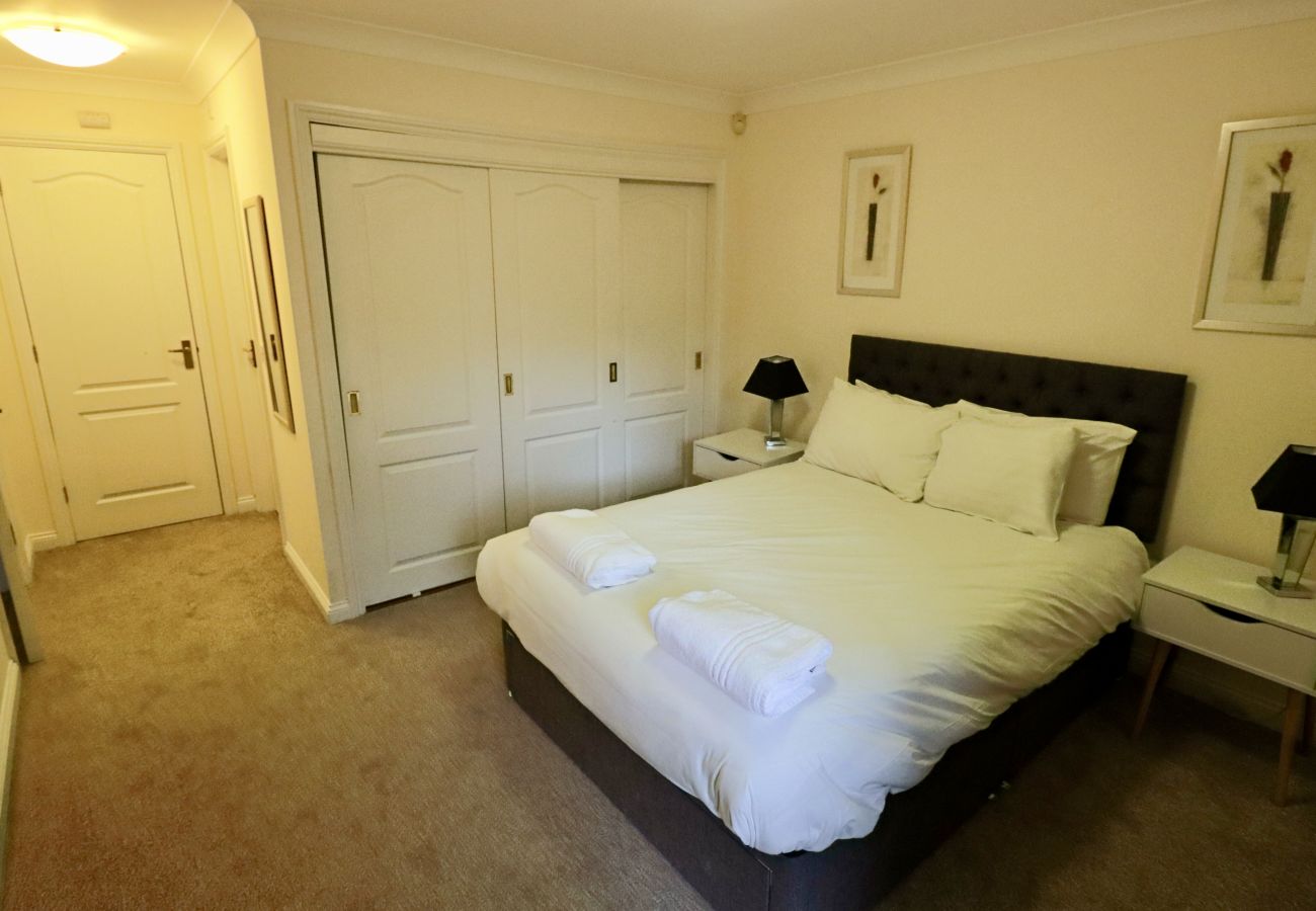 Apartment in Bracknell - Bracknell 2 Bed Apartment with Parking