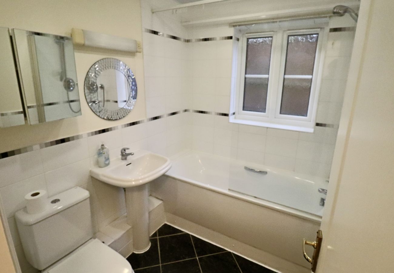 Apartment in Bracknell - Bracknell 2 Bed Apartment with Parking