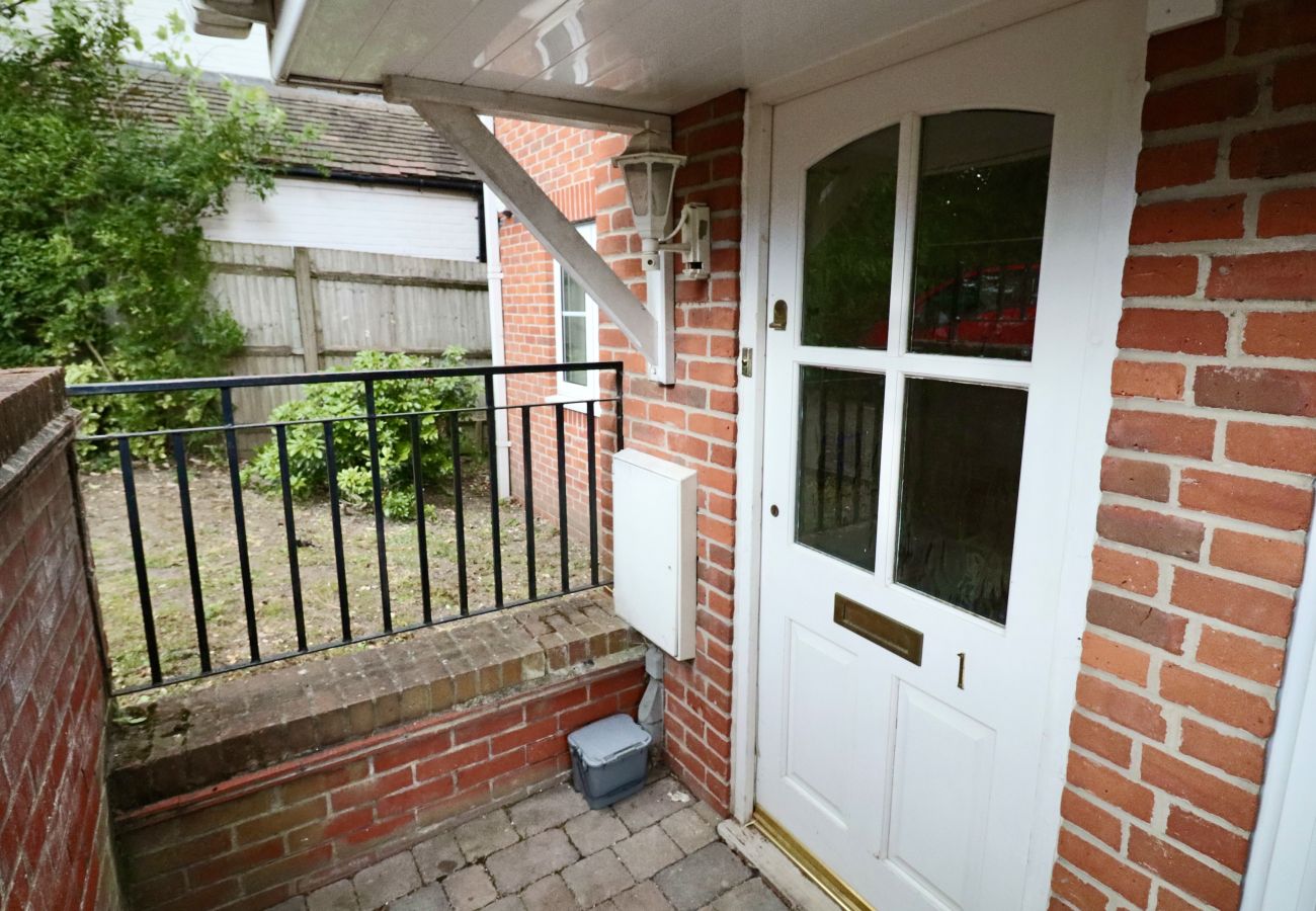 Apartment in Bracknell - Bracknell 2 Bed Apartment with Parking