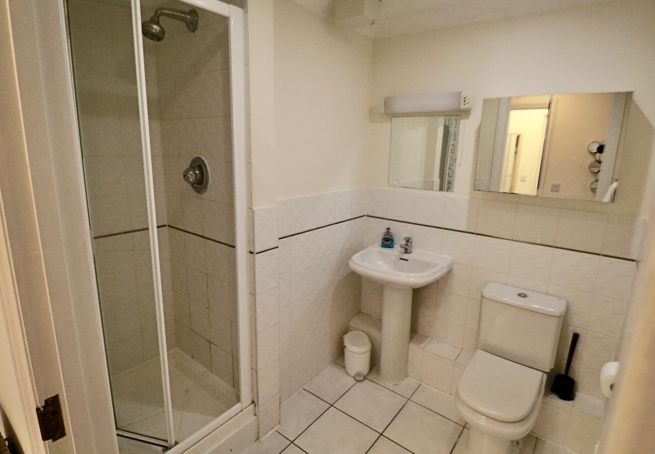 Apartment in Bracknell - Bracknell 2 Bed Apartment with Parking