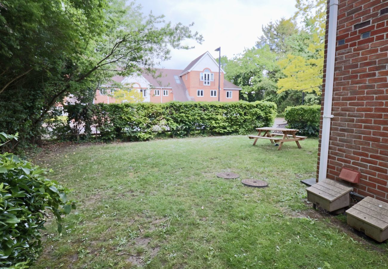 Apartment in Bracknell - Bracknell 2 Bed Apartment with Parking