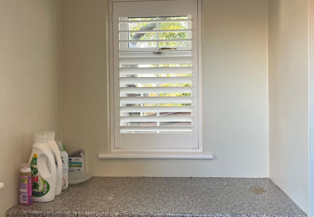 House in Windsor - Spacious 4-Bed House Winkfield | Parking