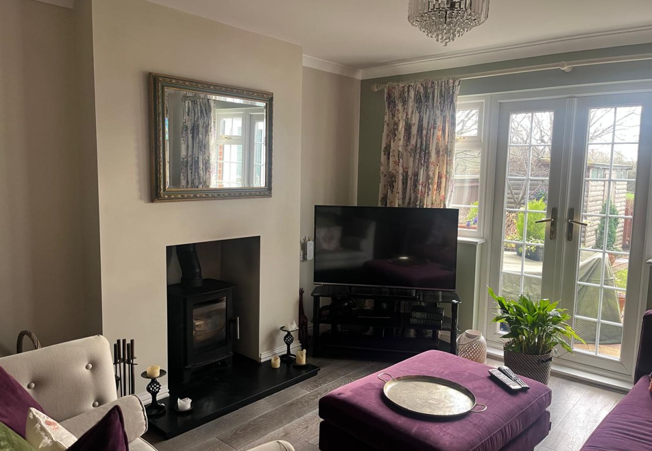 House in Windsor - Spacious 4-Bed House Winkfield | Parking