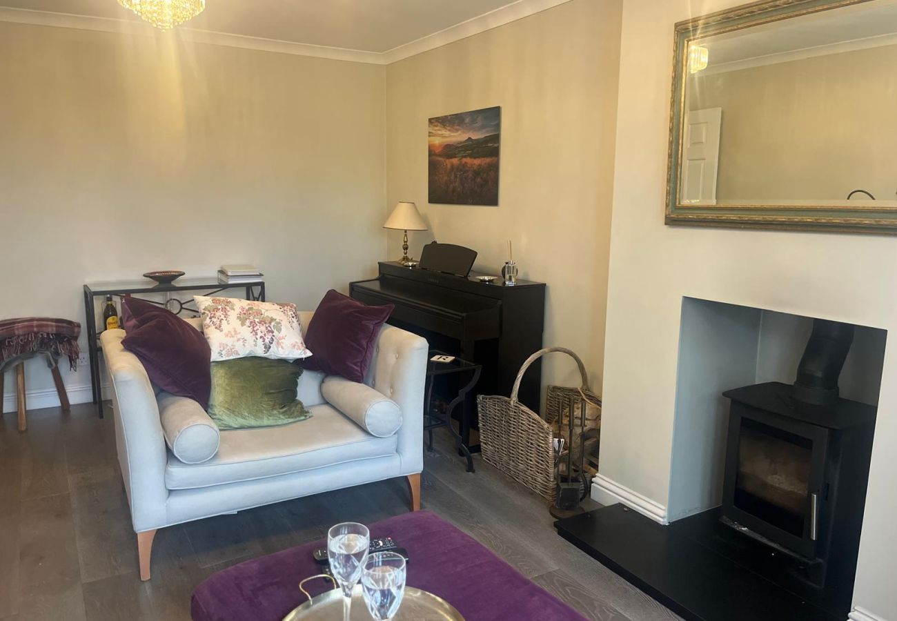 House in Windsor - Spacious 3-Bed House Winkfield | Parking