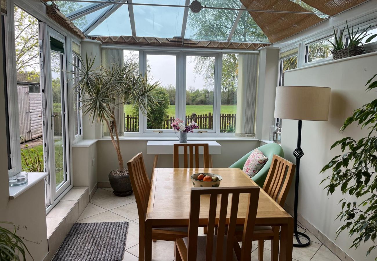 House in Windsor - Spacious 3-Bed House Winkfield | Parking