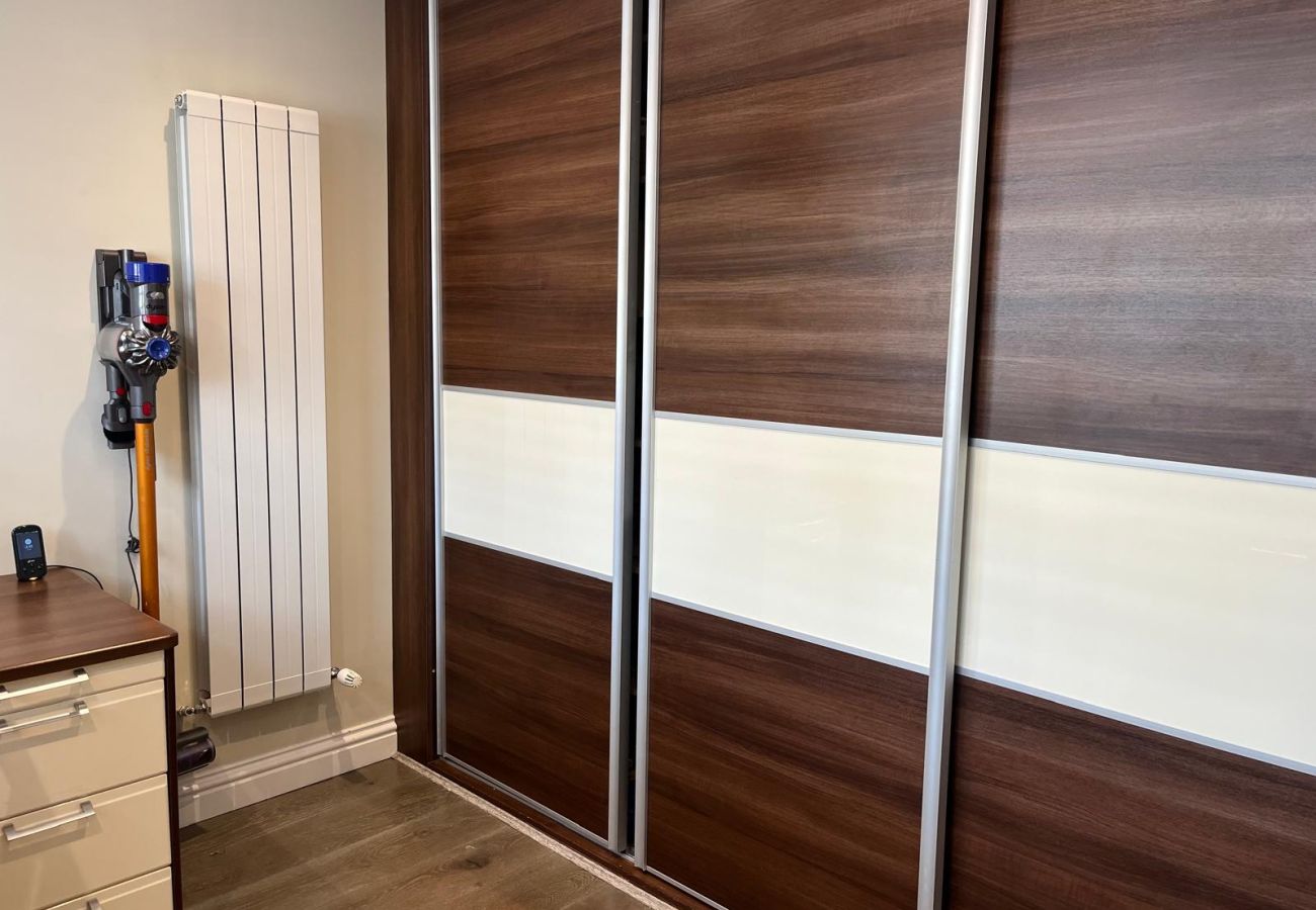 House in Windsor - Spacious 3-Bed House Winkfield | Parking