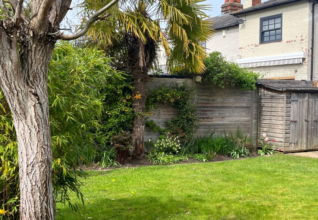 House in Windsor - Spacious 3-Bed House Winkfield | Parking