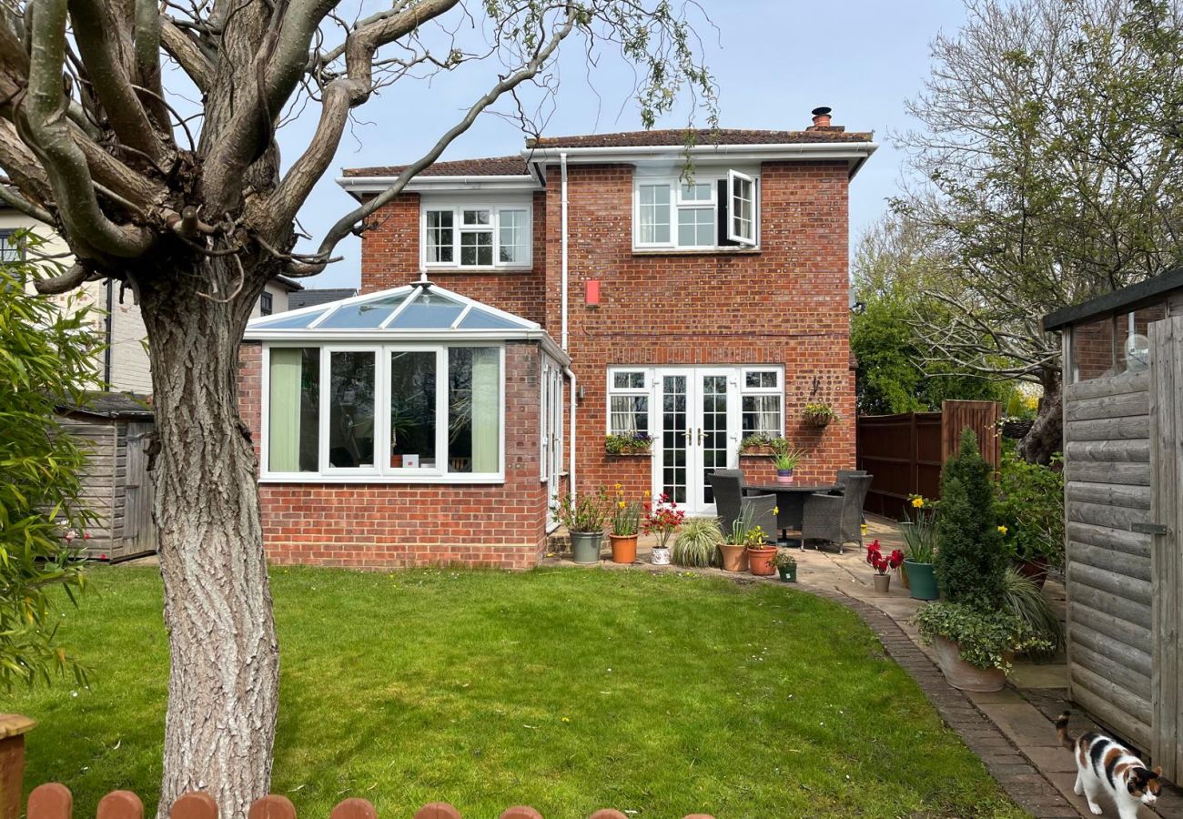 House in Windsor - Spacious 3-Bed House Winkfield | Parking